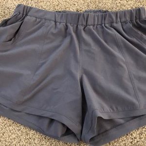 Athleta shorts size XS in gray.